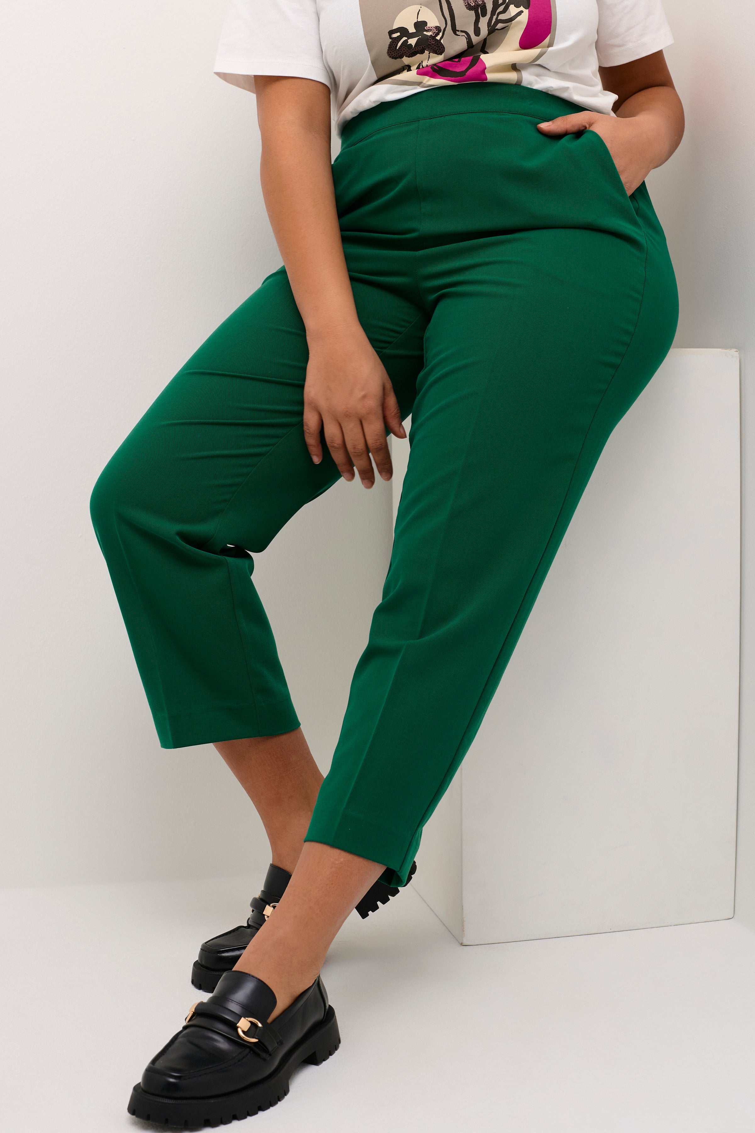 Kaffe Curve Sakira Crop Trousers in Green