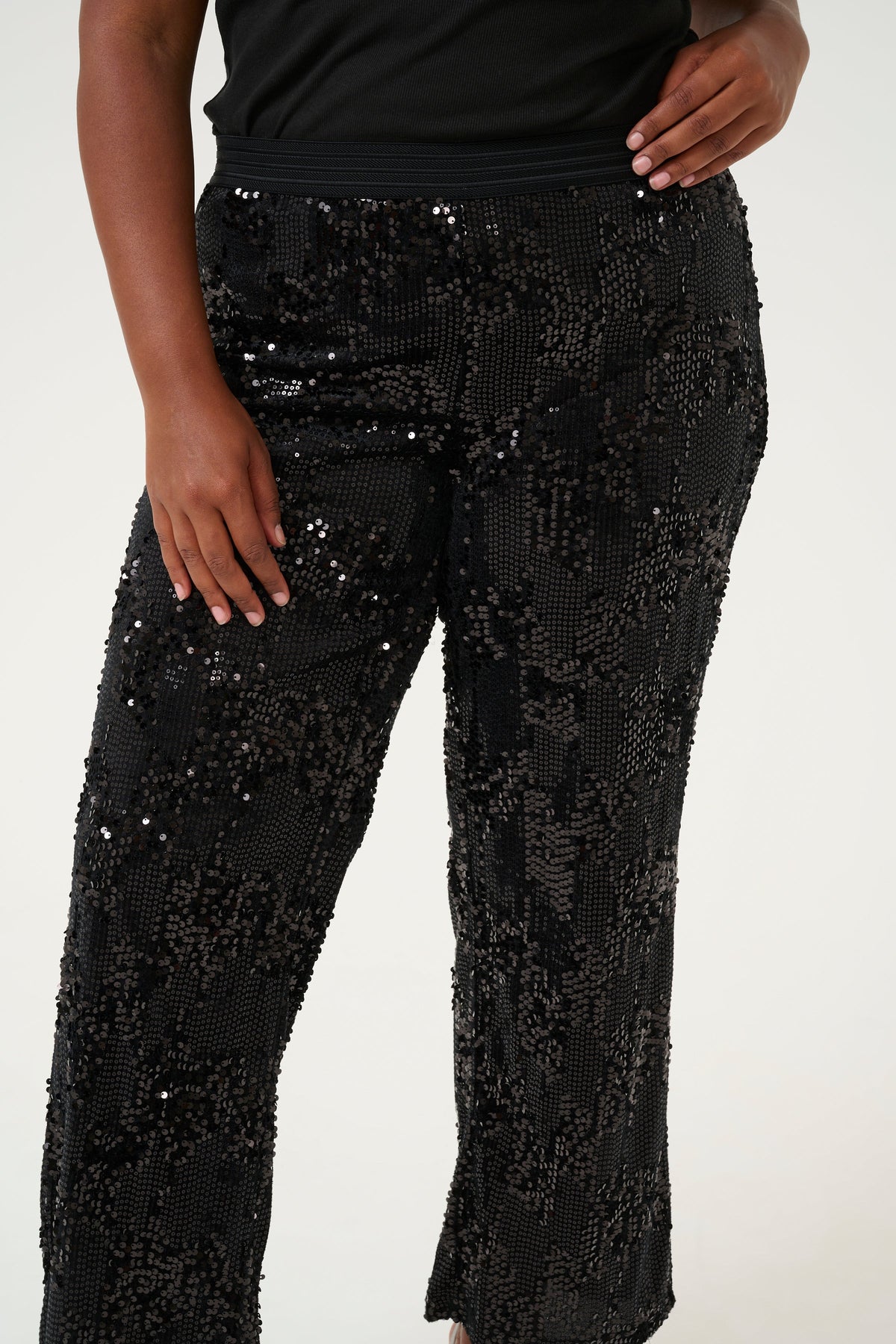 Kaffe Curve Nicoleen Sequin Trousers in Black