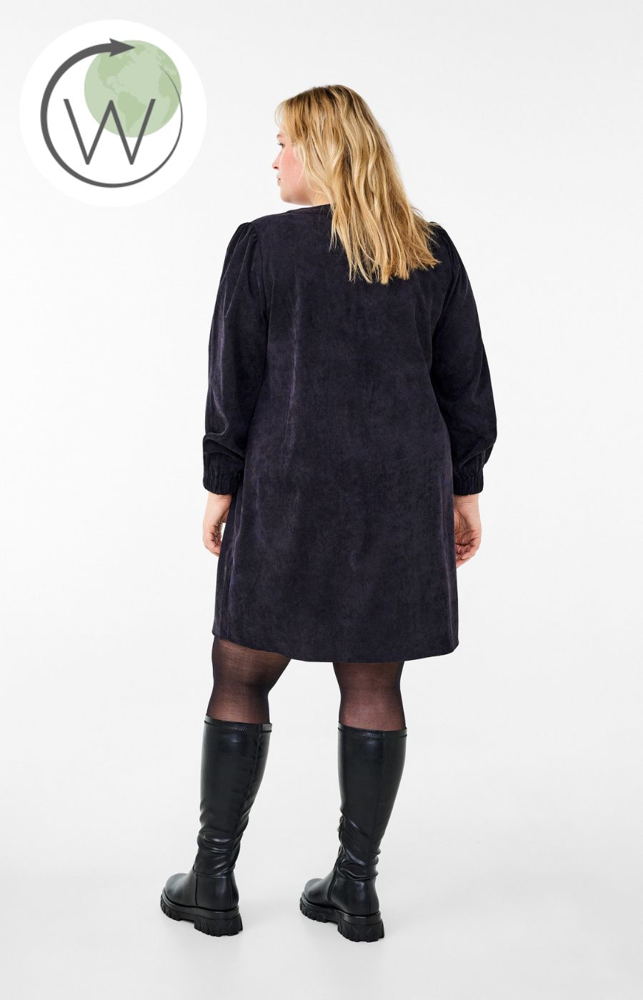 Zizzi Elena Velvet Dress in Black