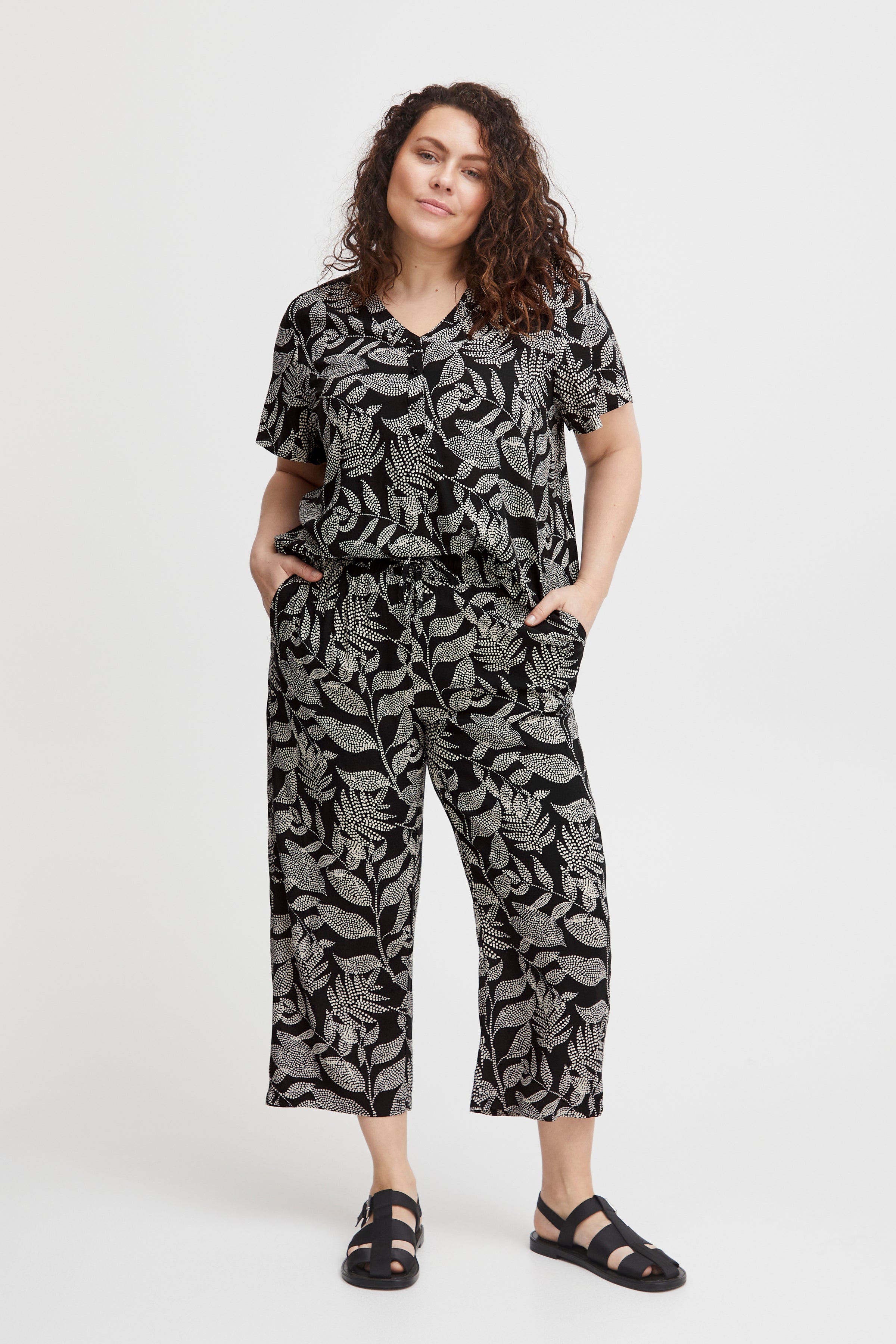 Fransa Plus Culottes in Speckled Leaf Print