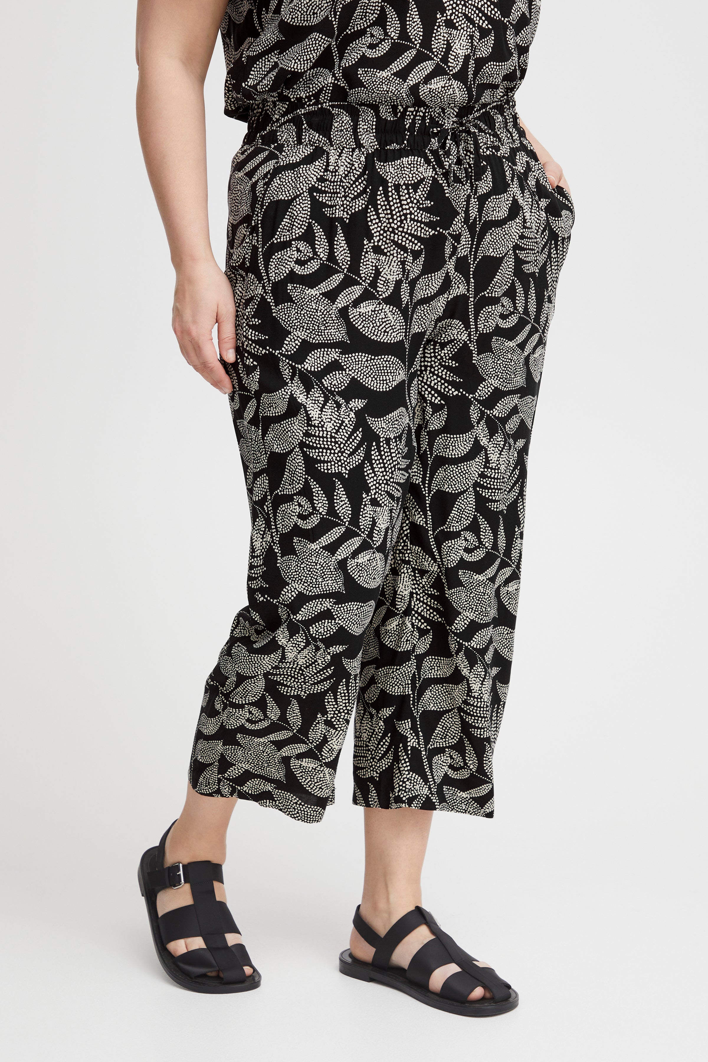Fransa Plus Culottes in Speckled Leaf Print