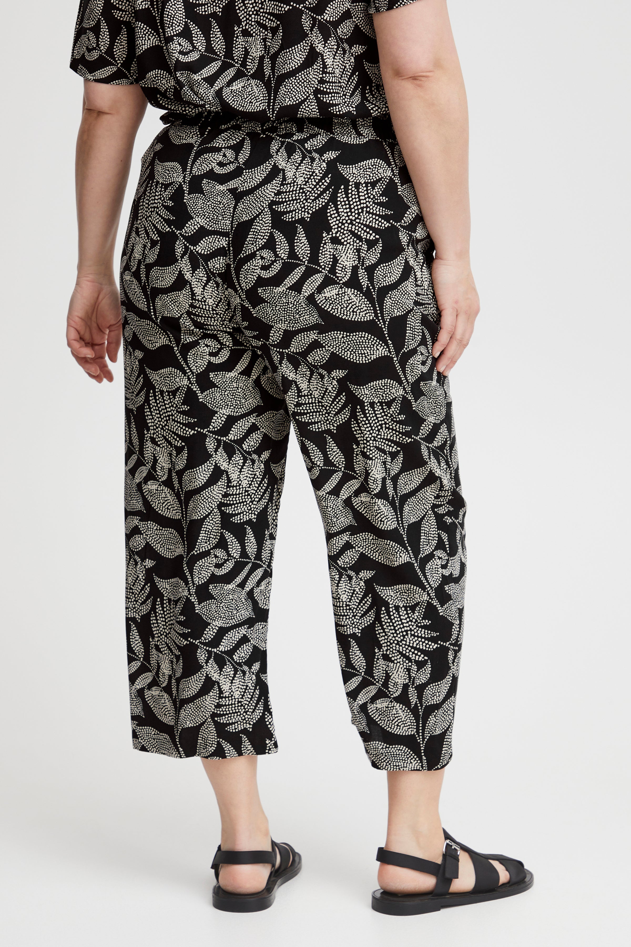 Fransa Plus Culottes in Speckled Leaf Print