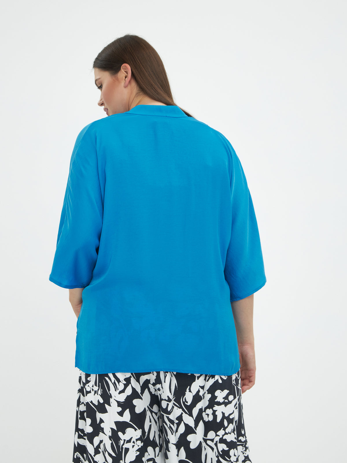 Mat V-Neck Blouse in Blue