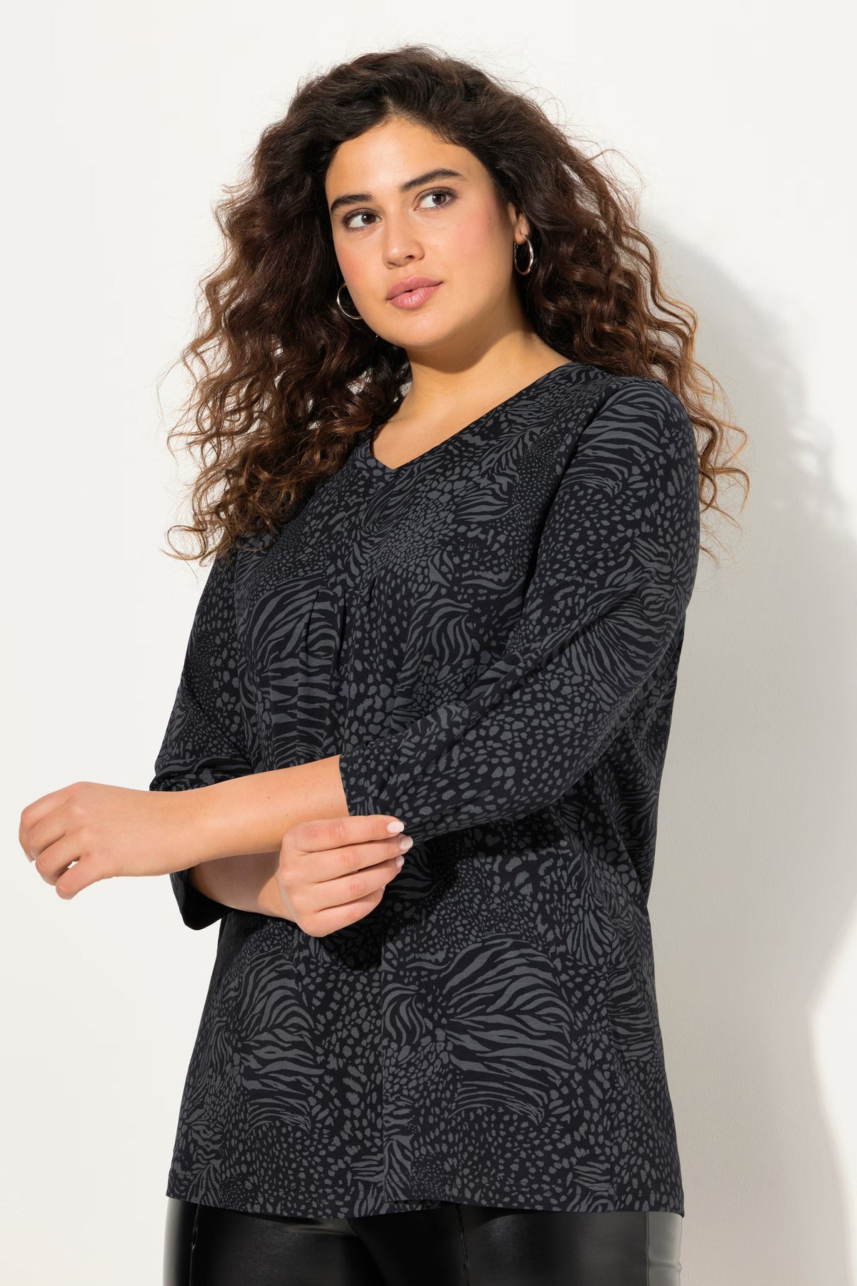 Ulla Popken Animal Print
Top in Grey
