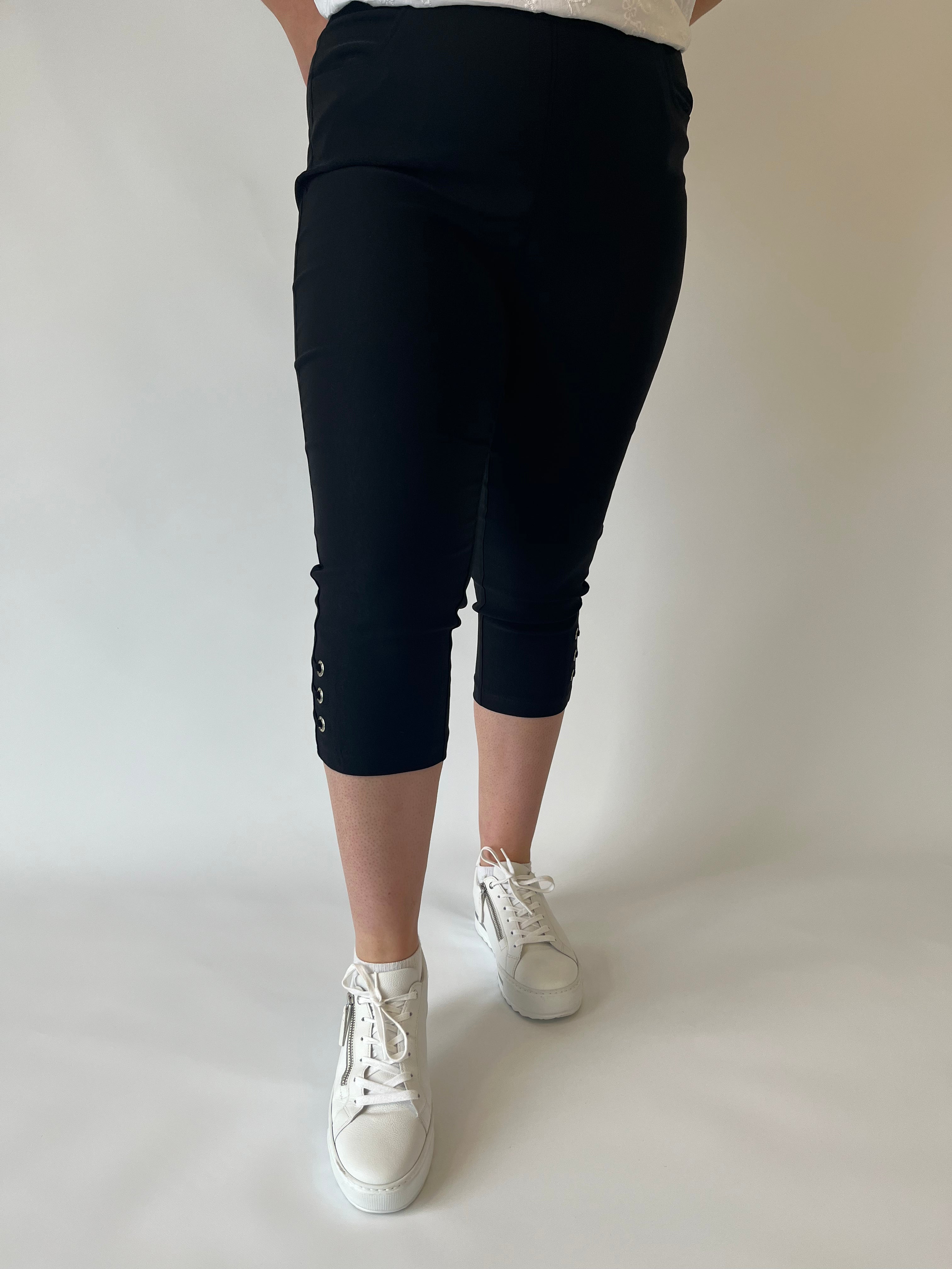 Pinns Crop Trouser in Black
