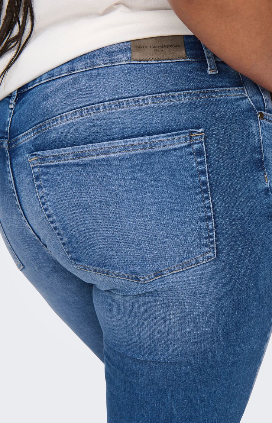 Only Carmakoma Willy Cropped Flared Jean