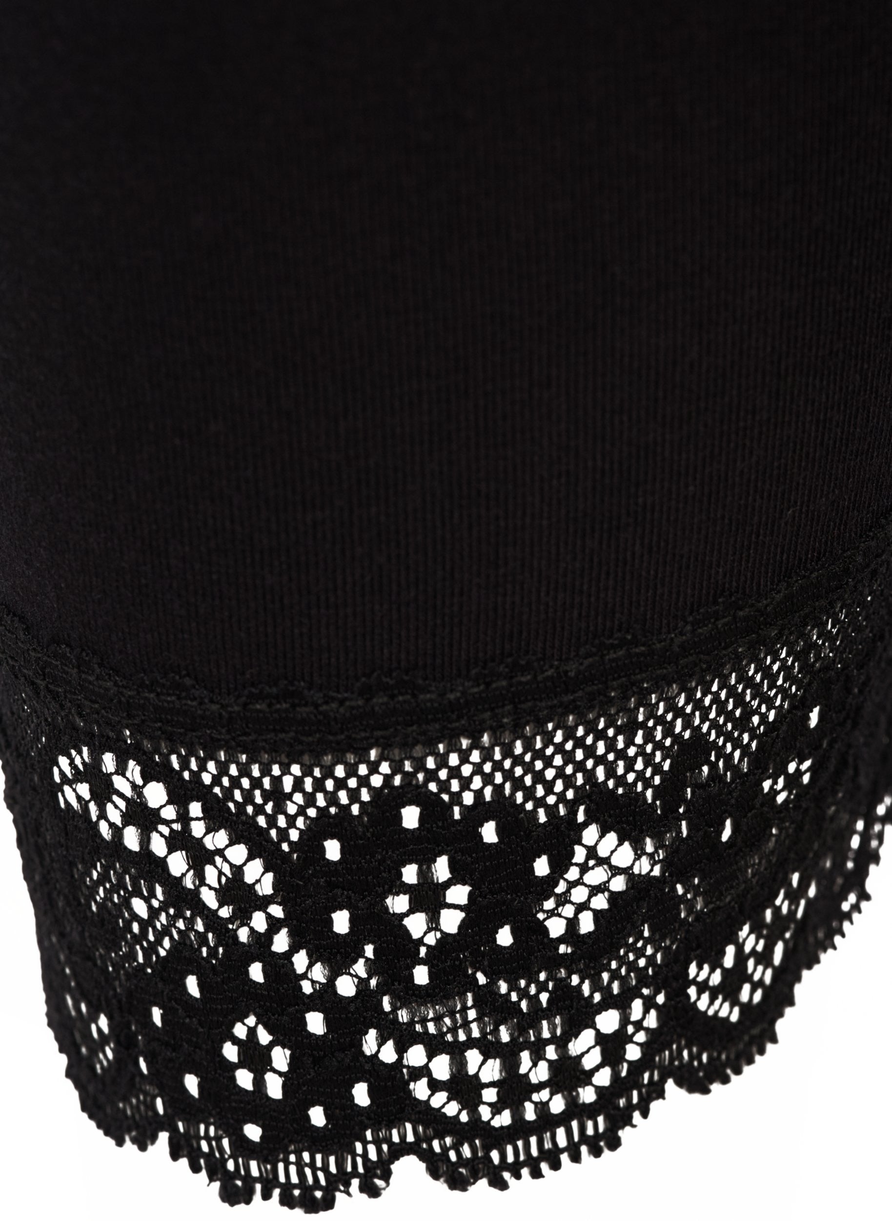 Zizzi Lace Trim 3/4 Leggings in Black