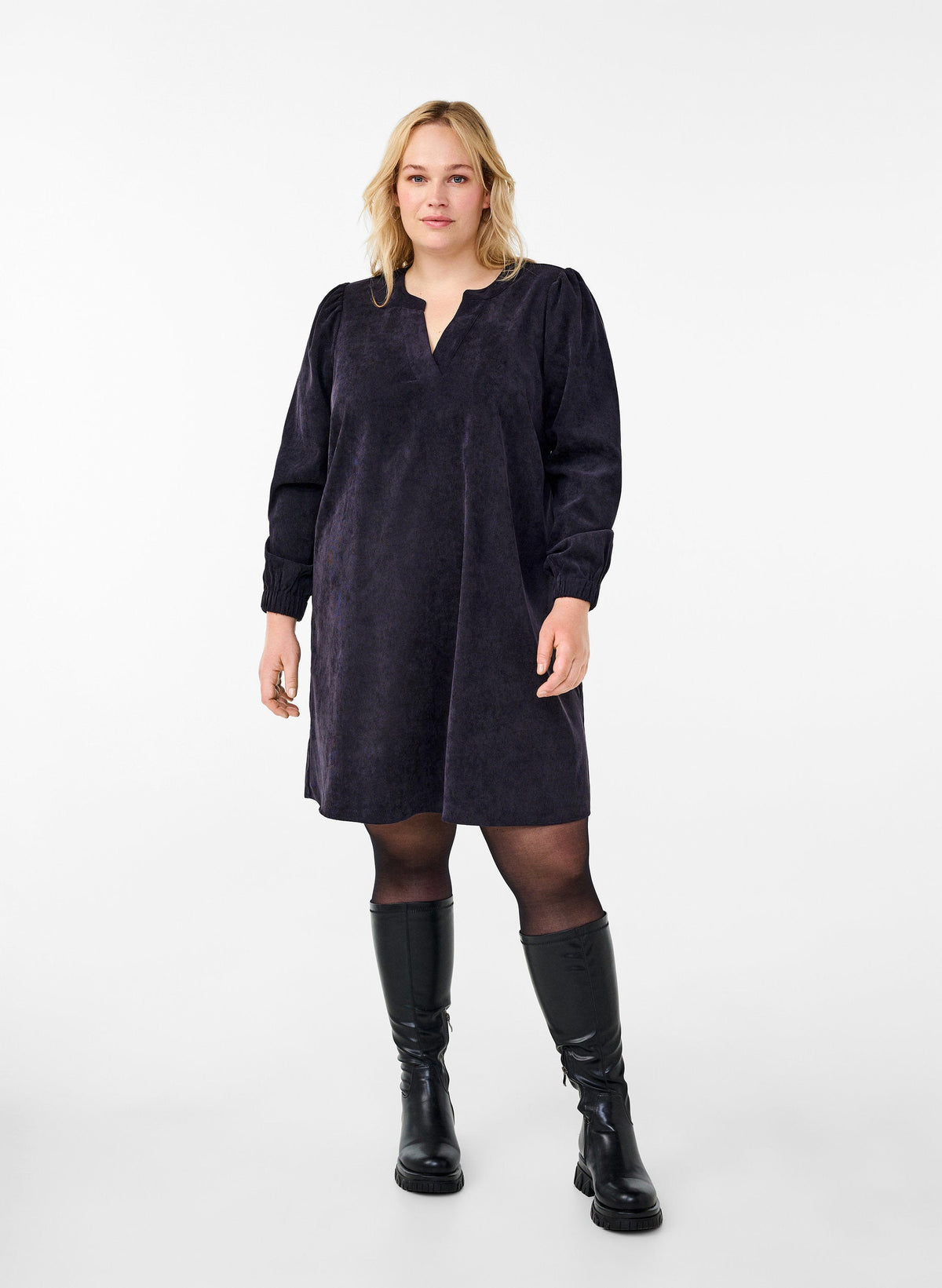 Zizzi Elena Velvet Dress in Black