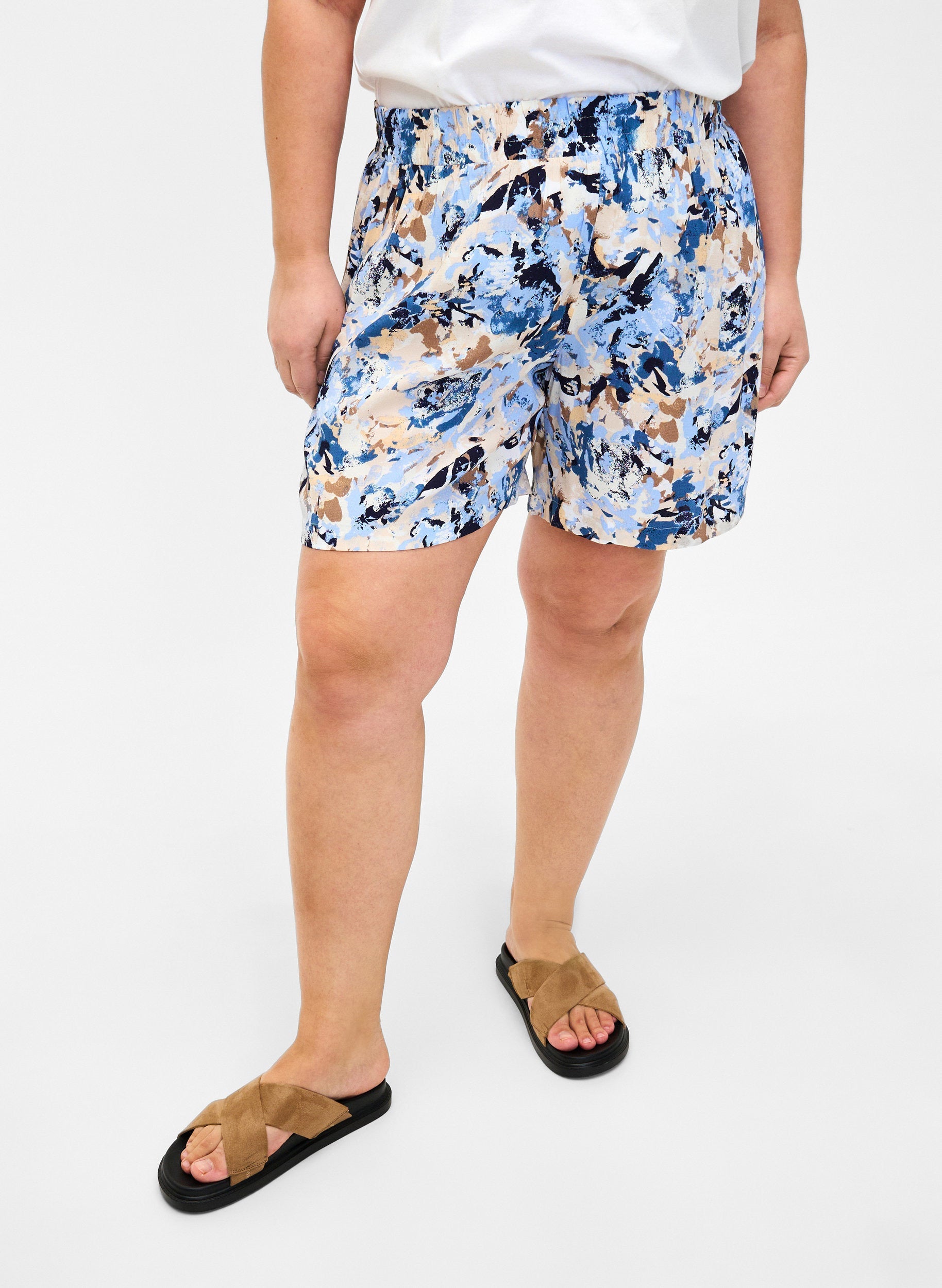 Zizzi Bella Graphic Shorts in Blue