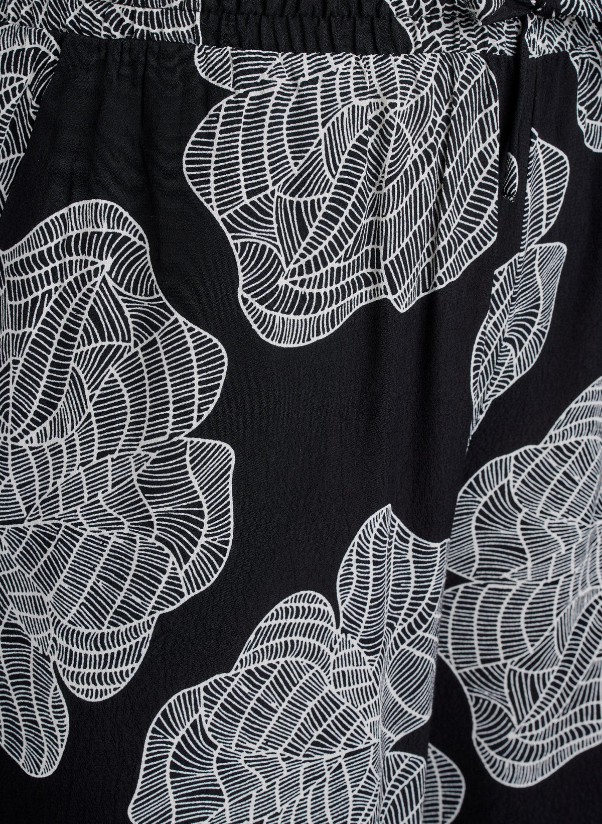 Zizzi Bella Trousers in Black Flower
