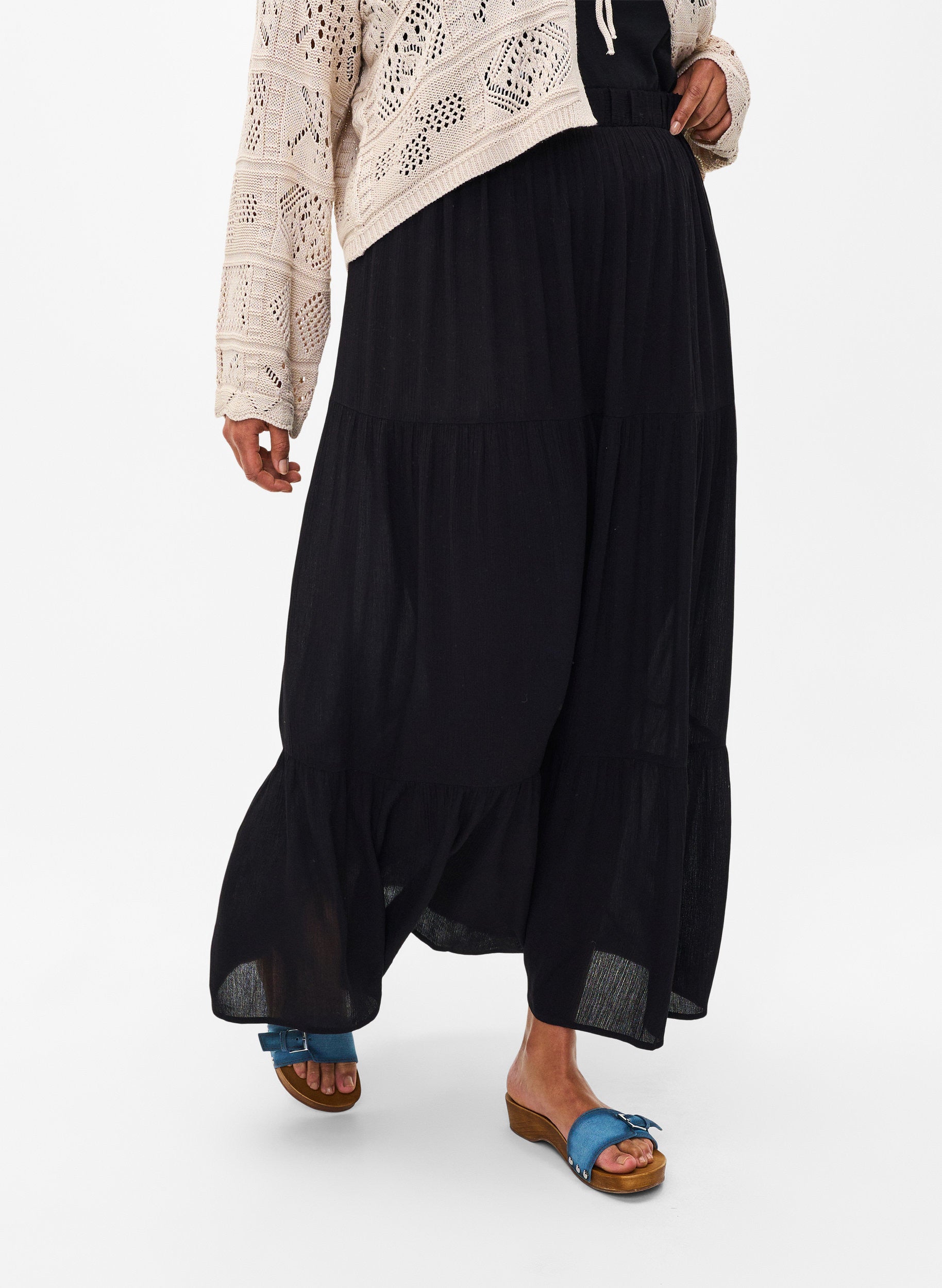 Zizzi Rose Skirt in Black