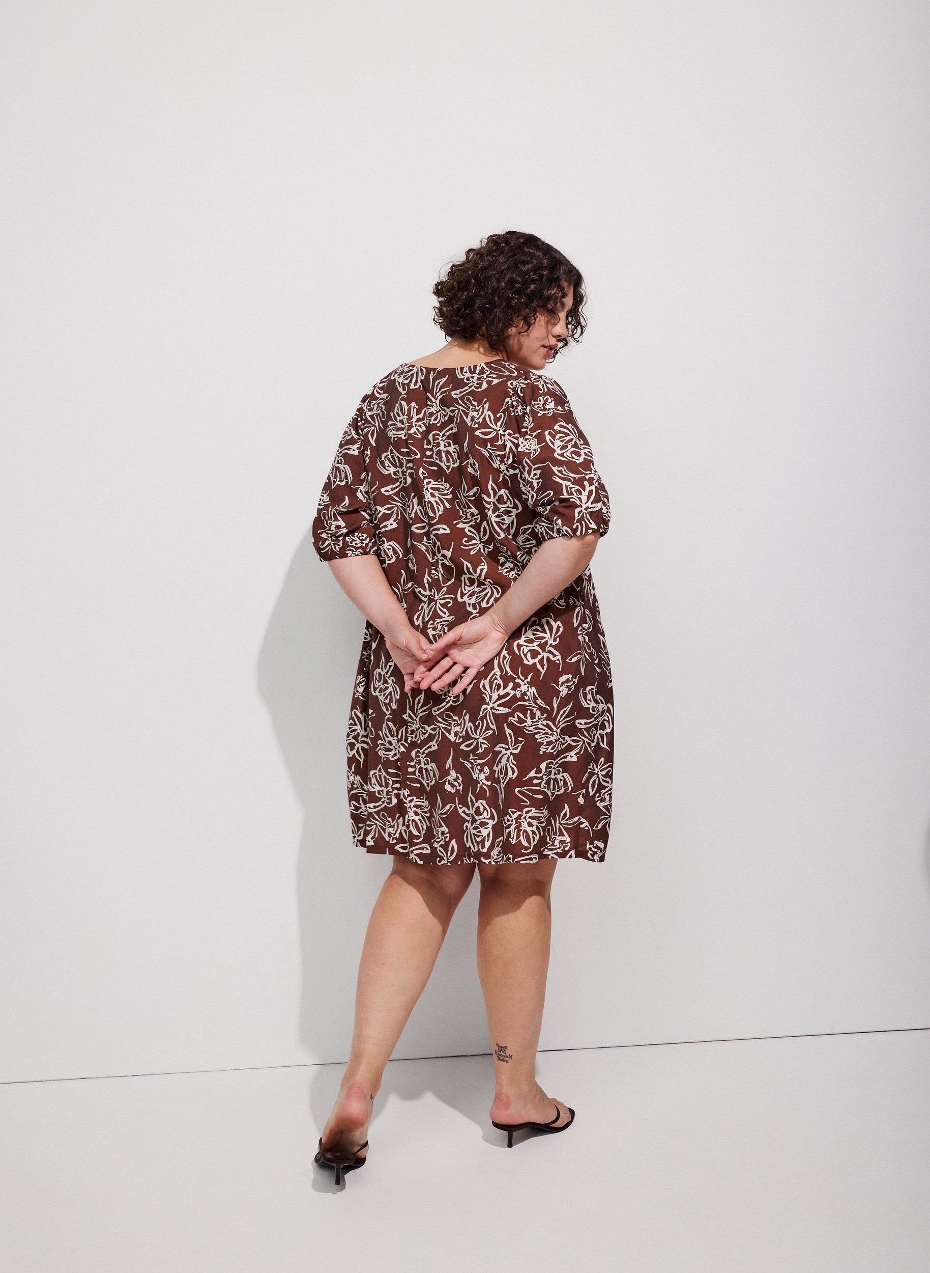 Zizzi Stina Dress in Brown Flower
