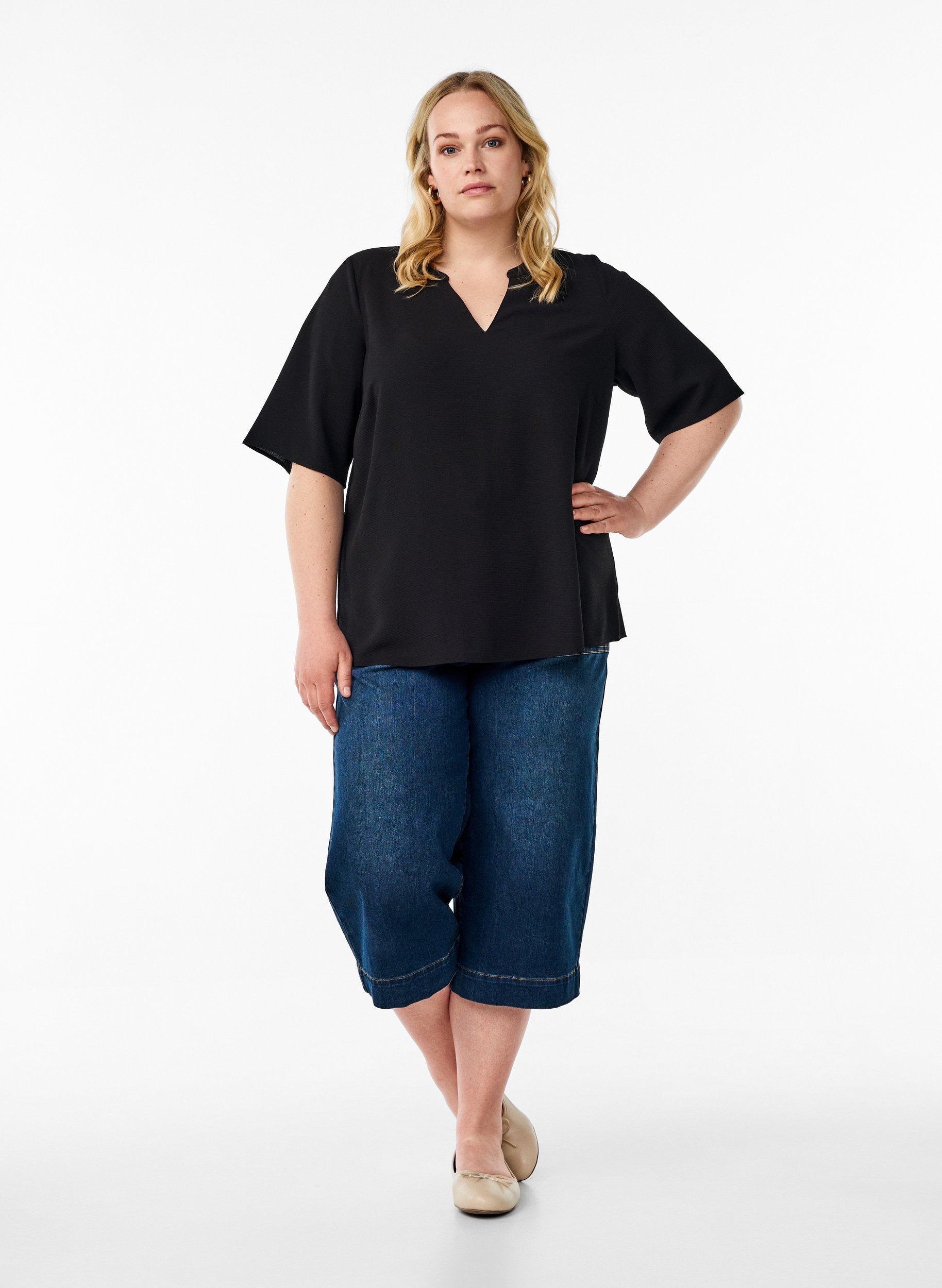 Zizzi V-Neck Anni Blouse in Black