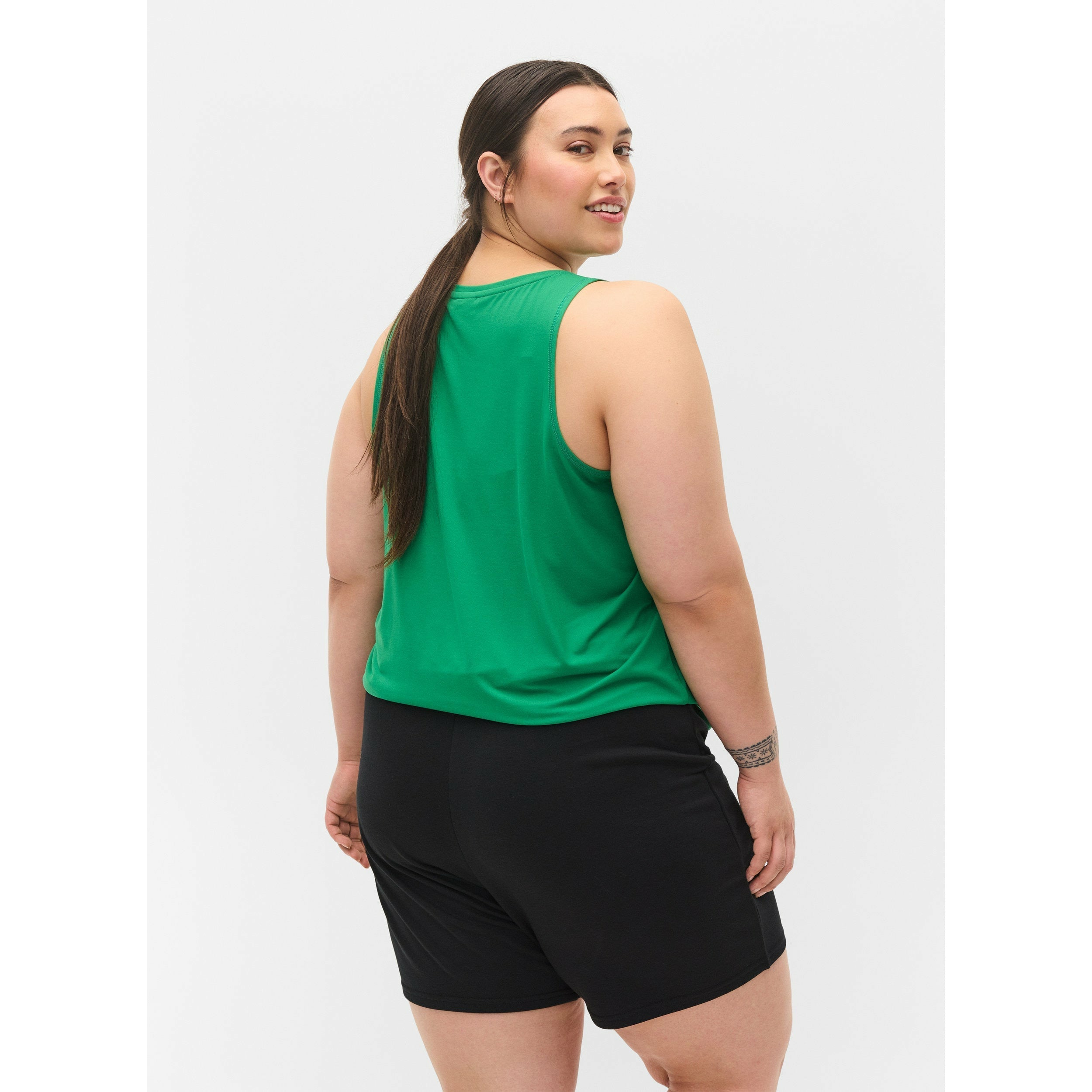 Zizzi Shorts in Black - Wardrobe Plus