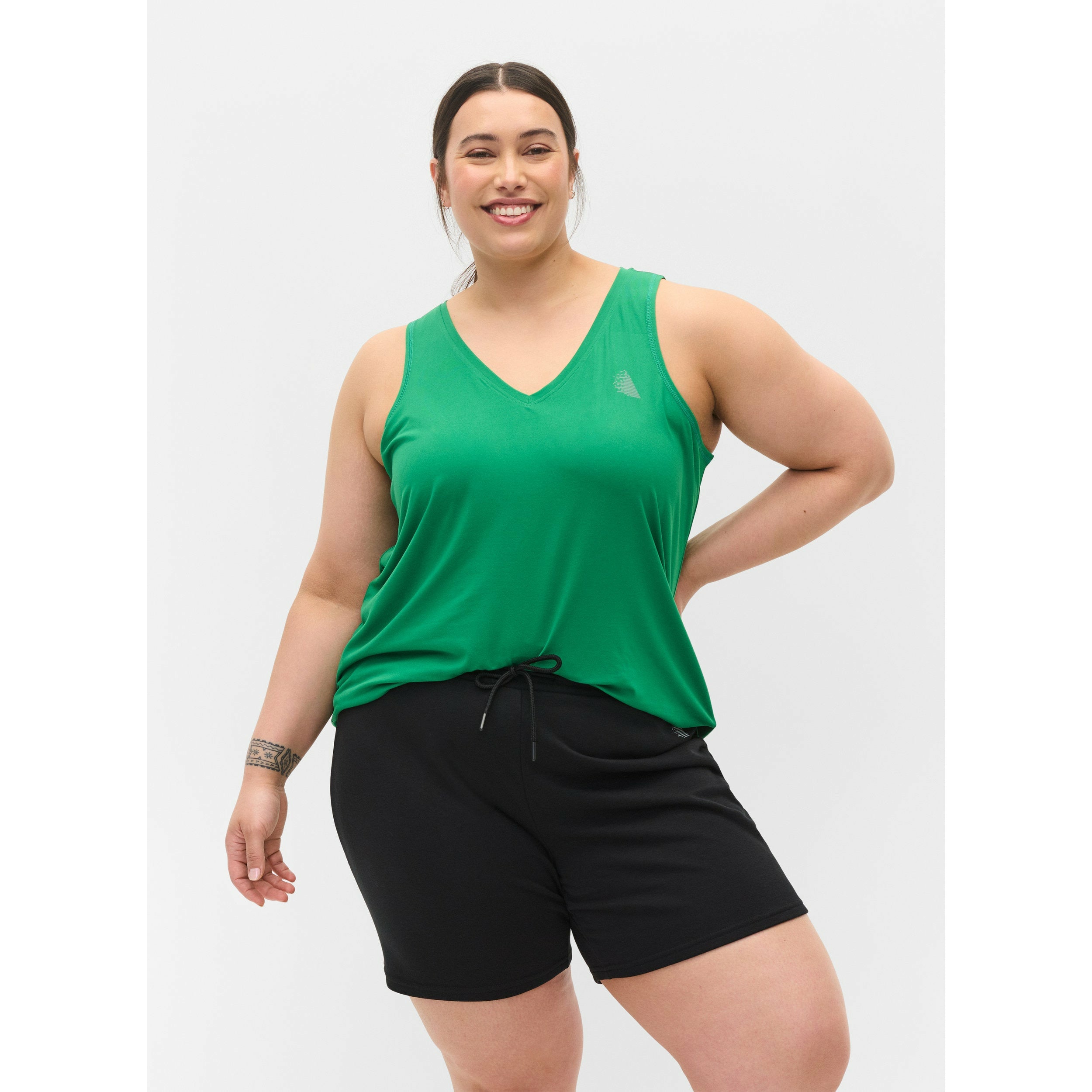 Zizzi Shorts in Black - Wardrobe Plus