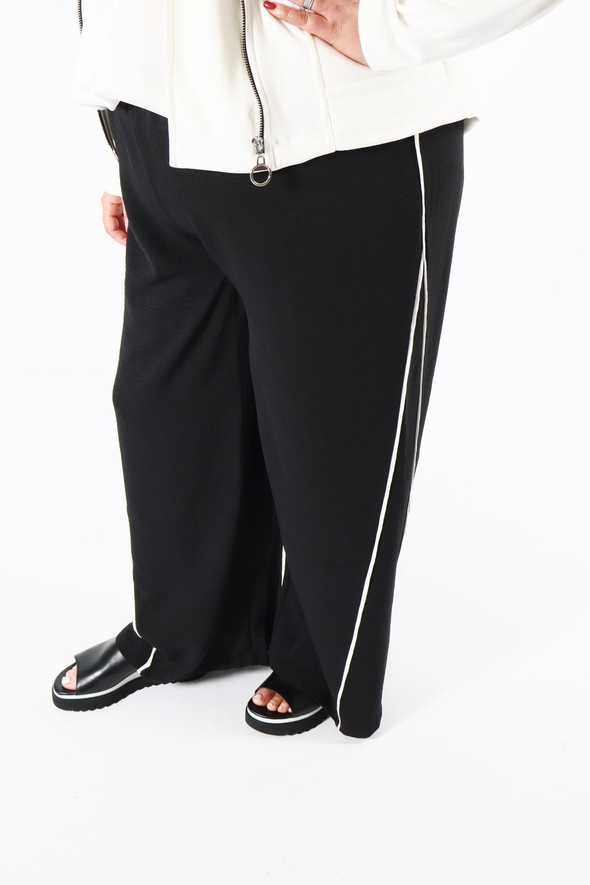 Curviss Wide Leg Trouser in Black