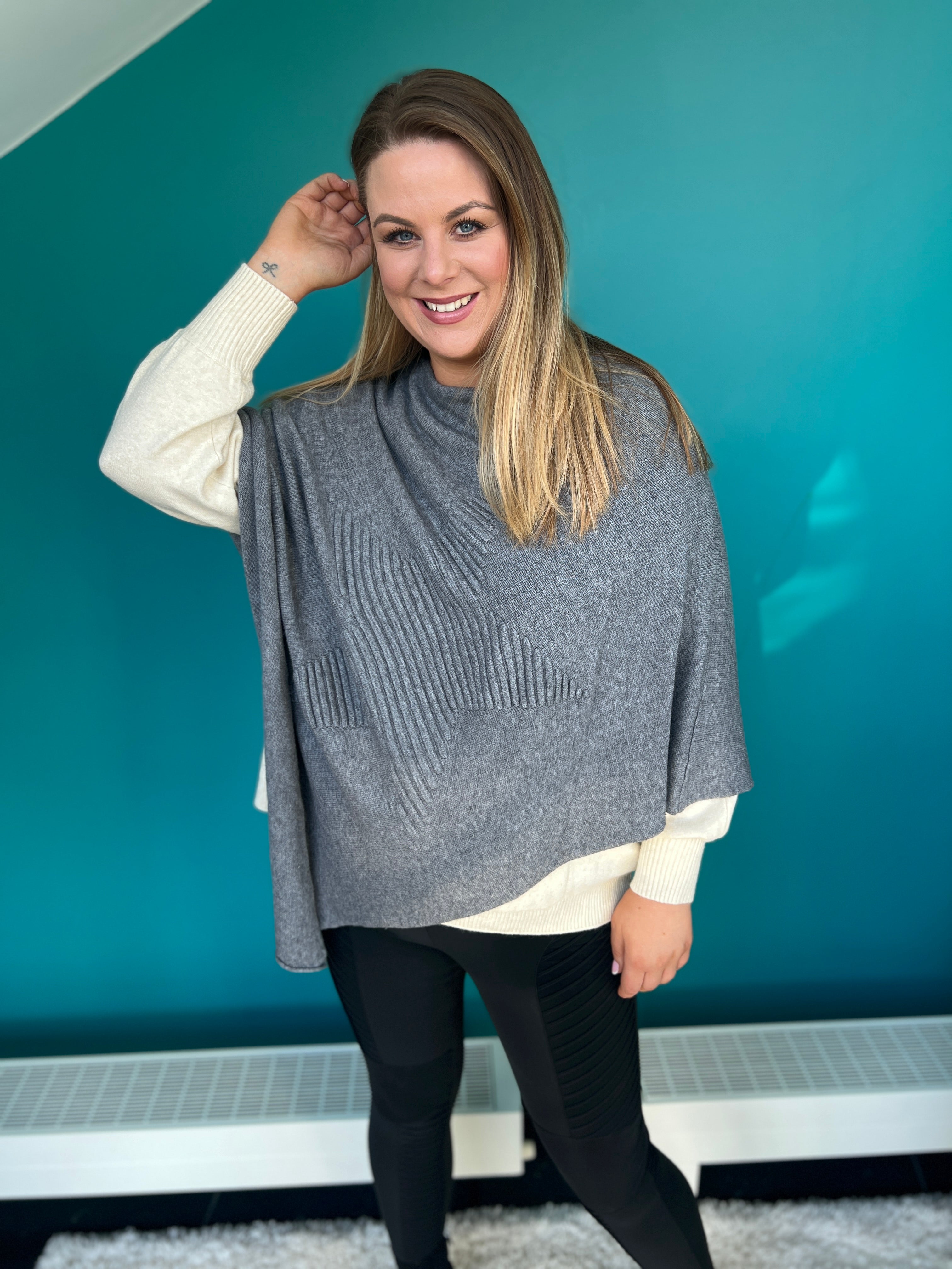 Lani Star Poncho in Grey