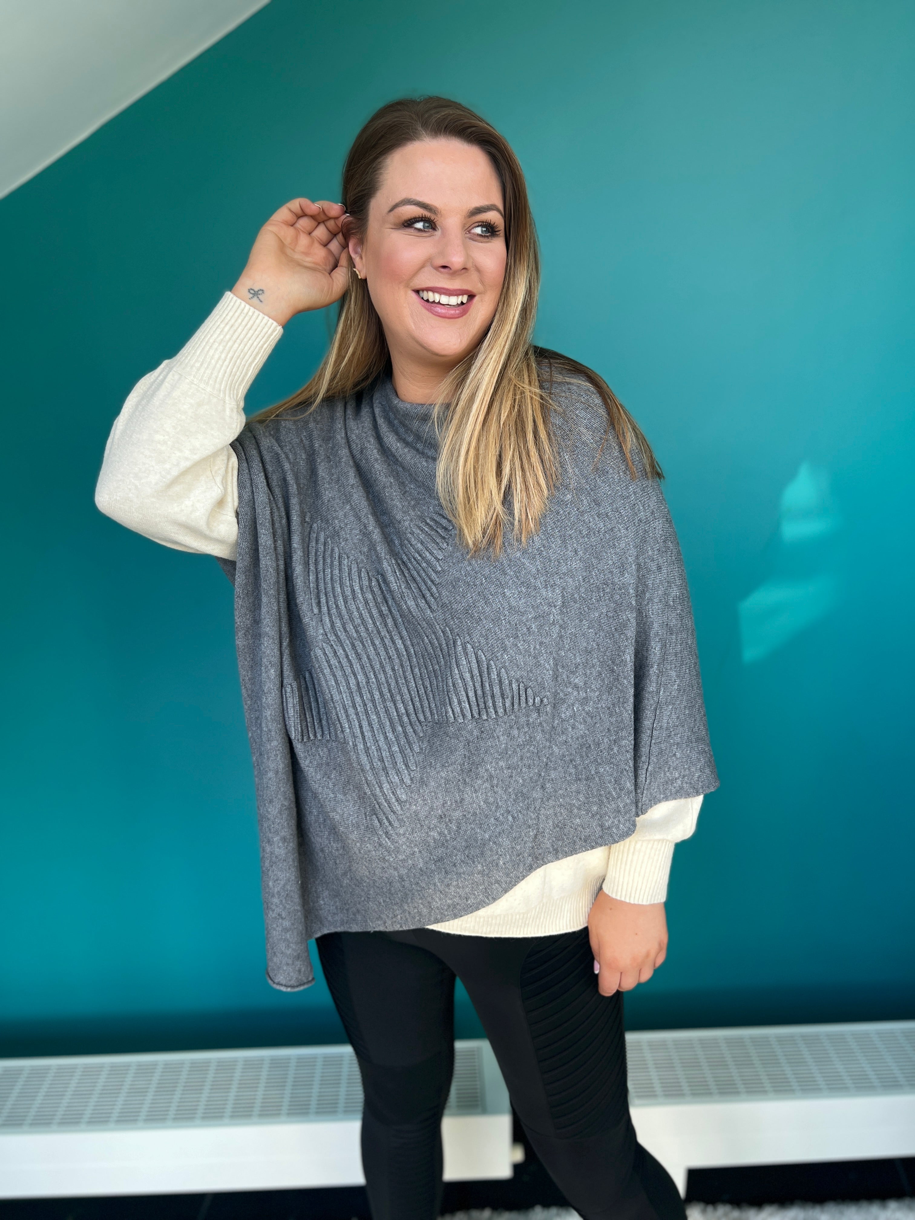 Lani Star Poncho in Grey