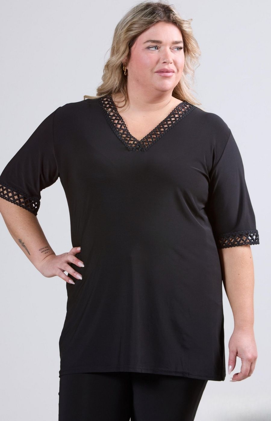 Magna Lace V-Neck Blouse in Black