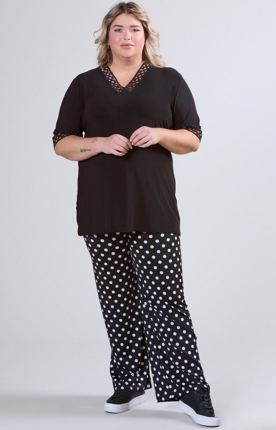 Magna Lace V-Neck Blouse in Black
