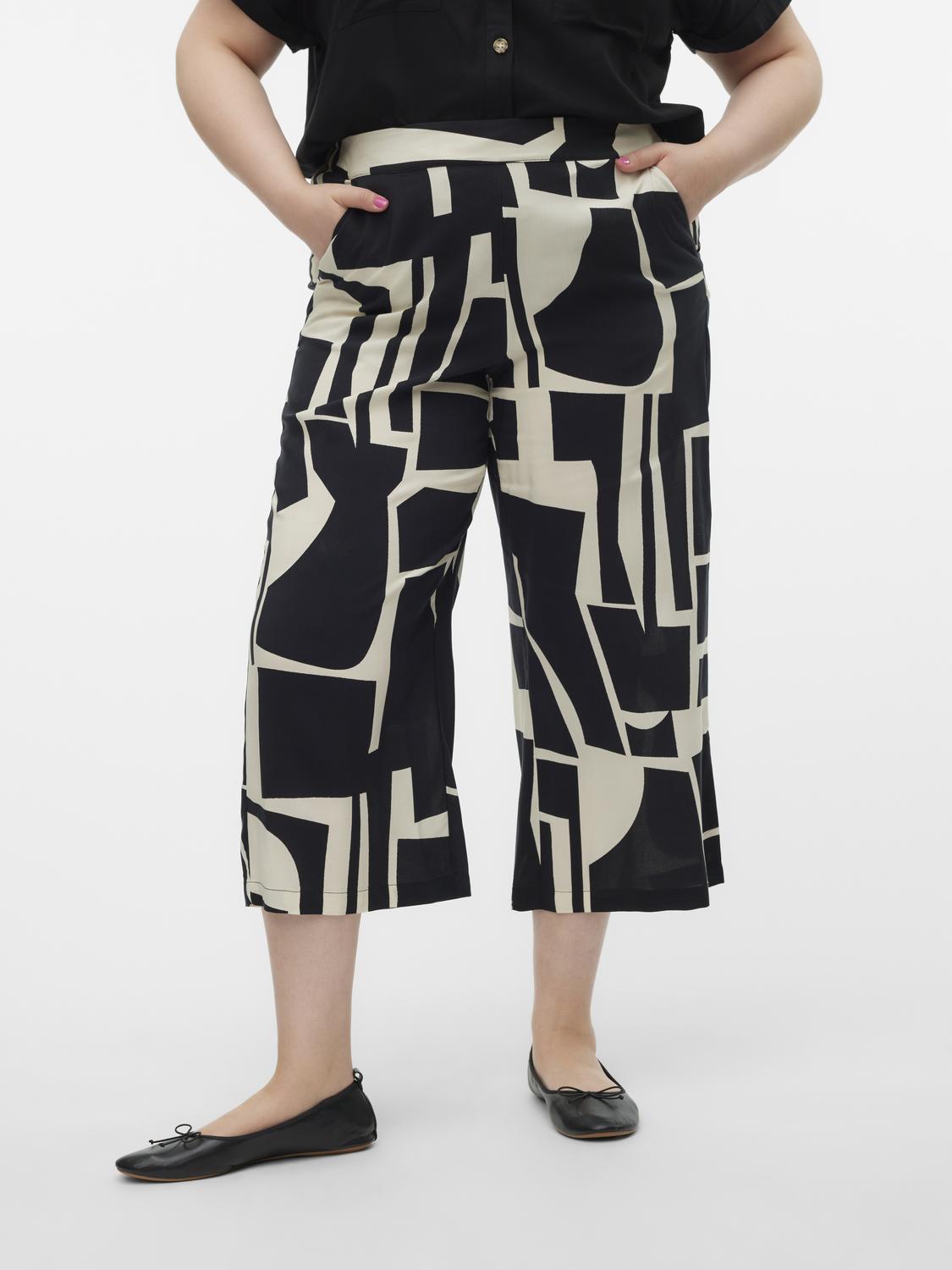 Vero Moda Curve Graphic Print Culottes