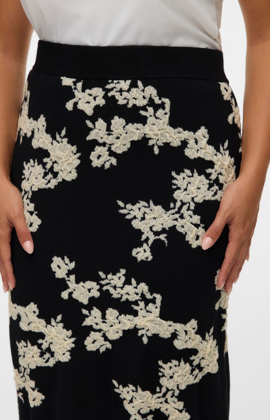 Vero Moda Curve Nancy Skirt in Black