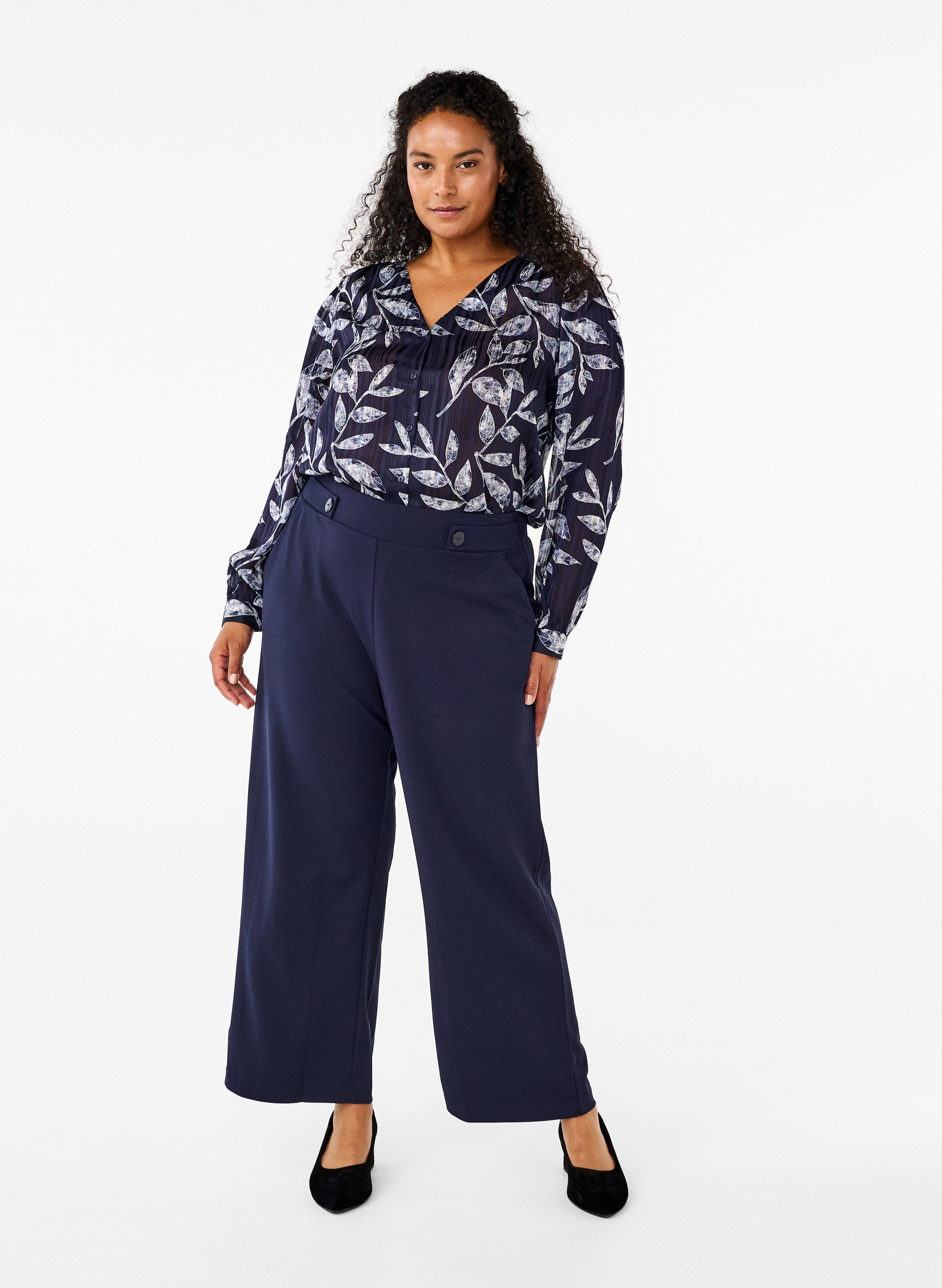 Zizzi Lucy Shirt in Navy Leaf