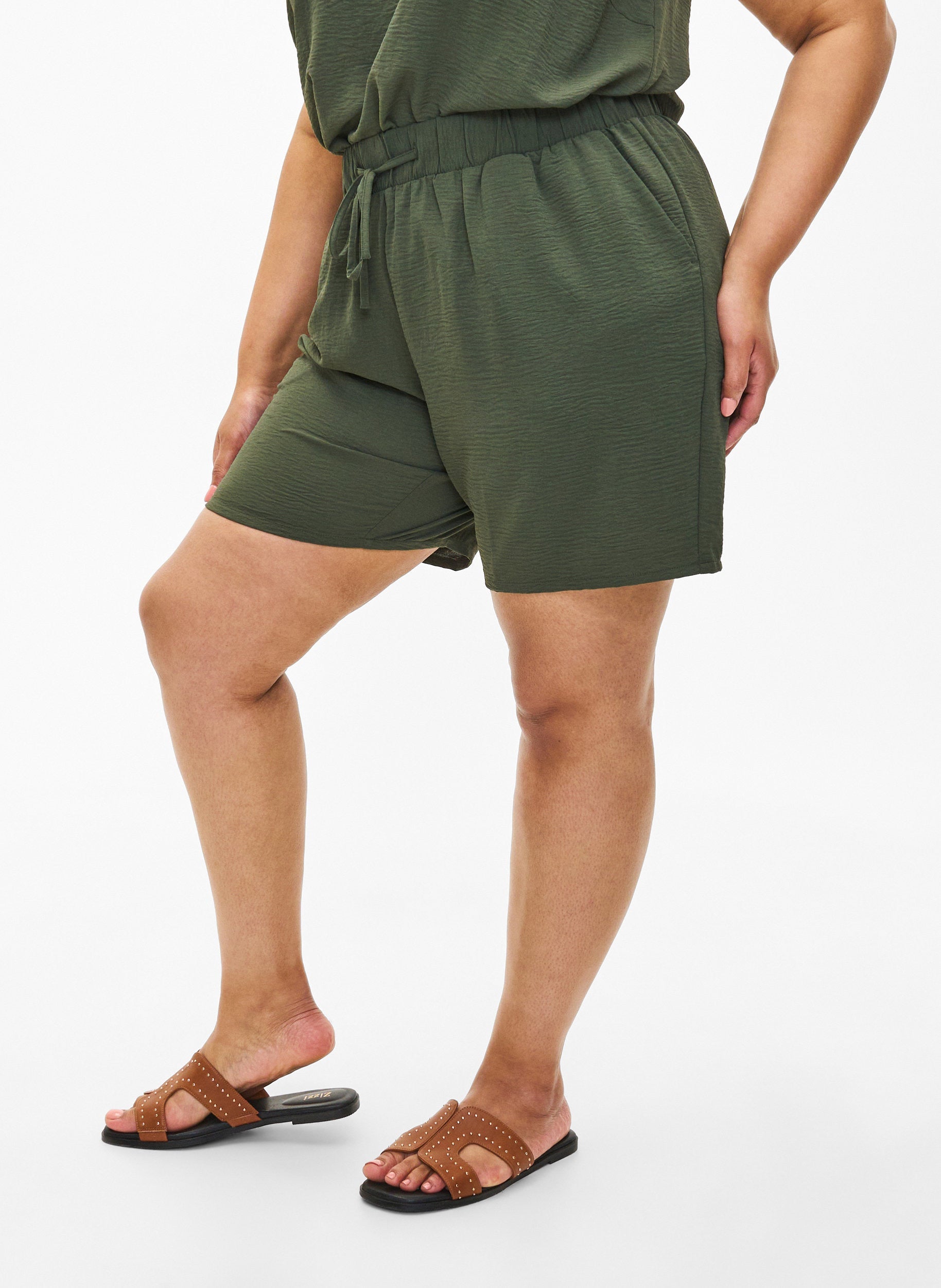 Zizzi Fikka Shorts in Khaki