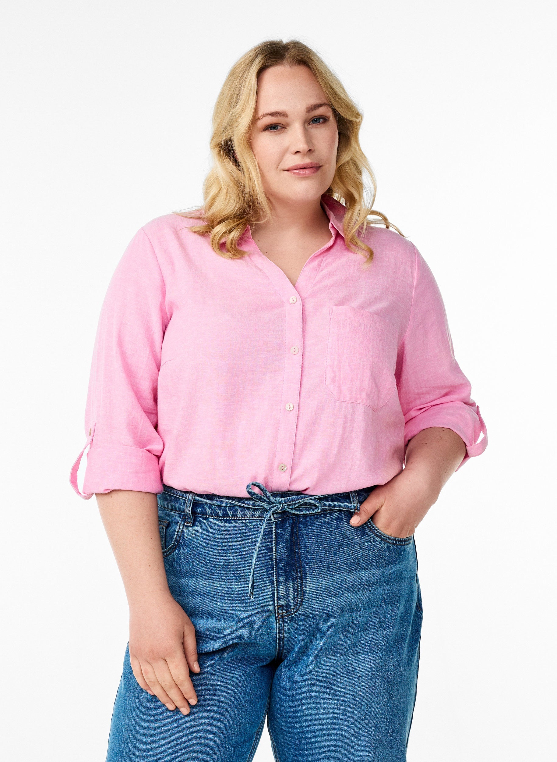 Zizzi Lina Shirt in Pink, a button front shirt with long sleeves and a collared V neckline 