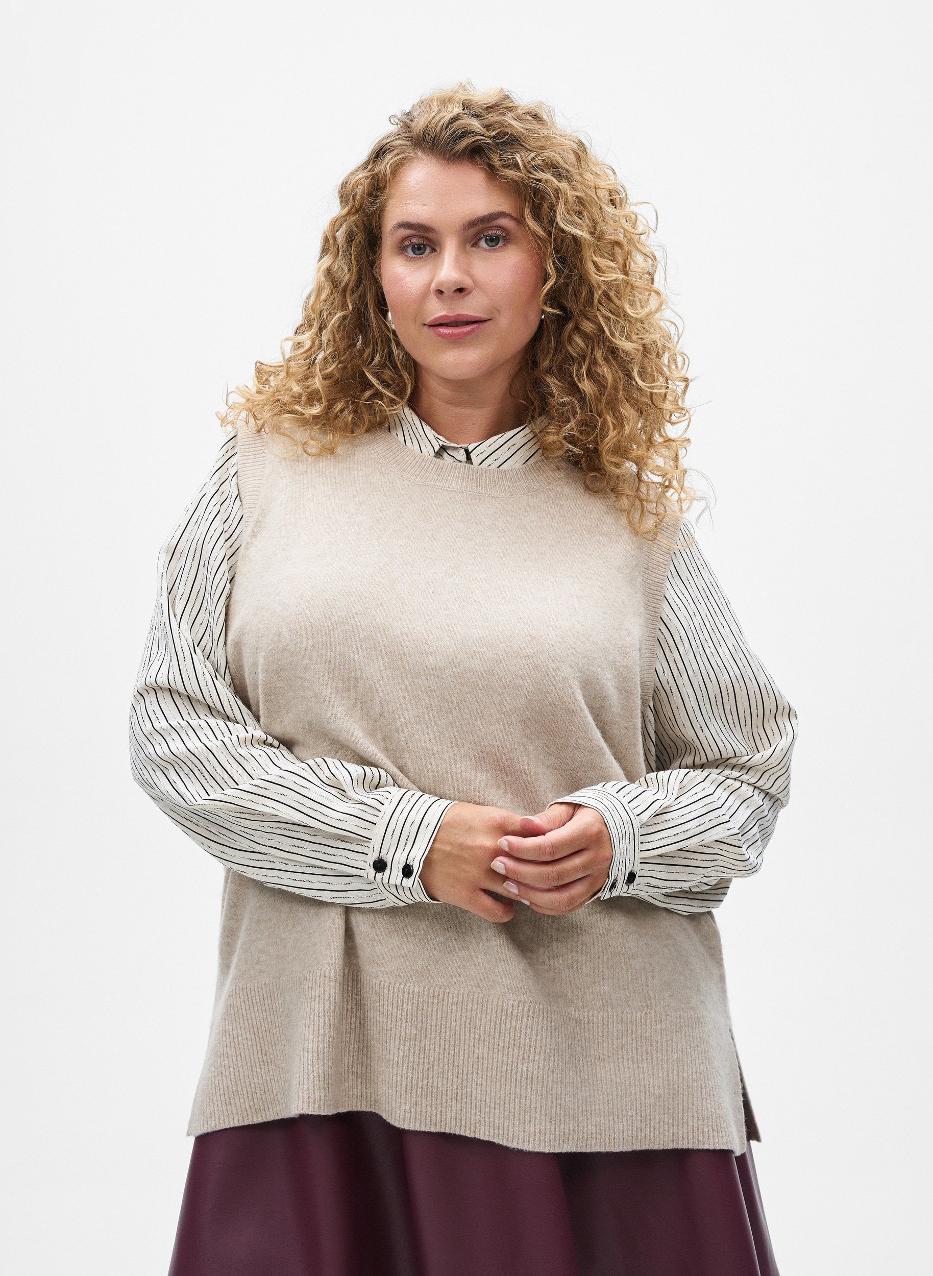 Zizzi Vista Knit Vest in Beige
